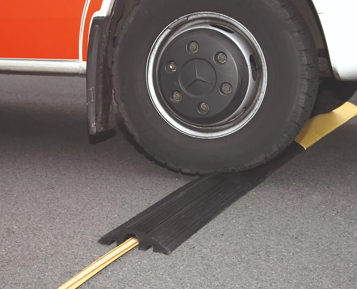 Small Outdoor Rubber Cable Ramps- Black Or Yellow (120Cm) 1