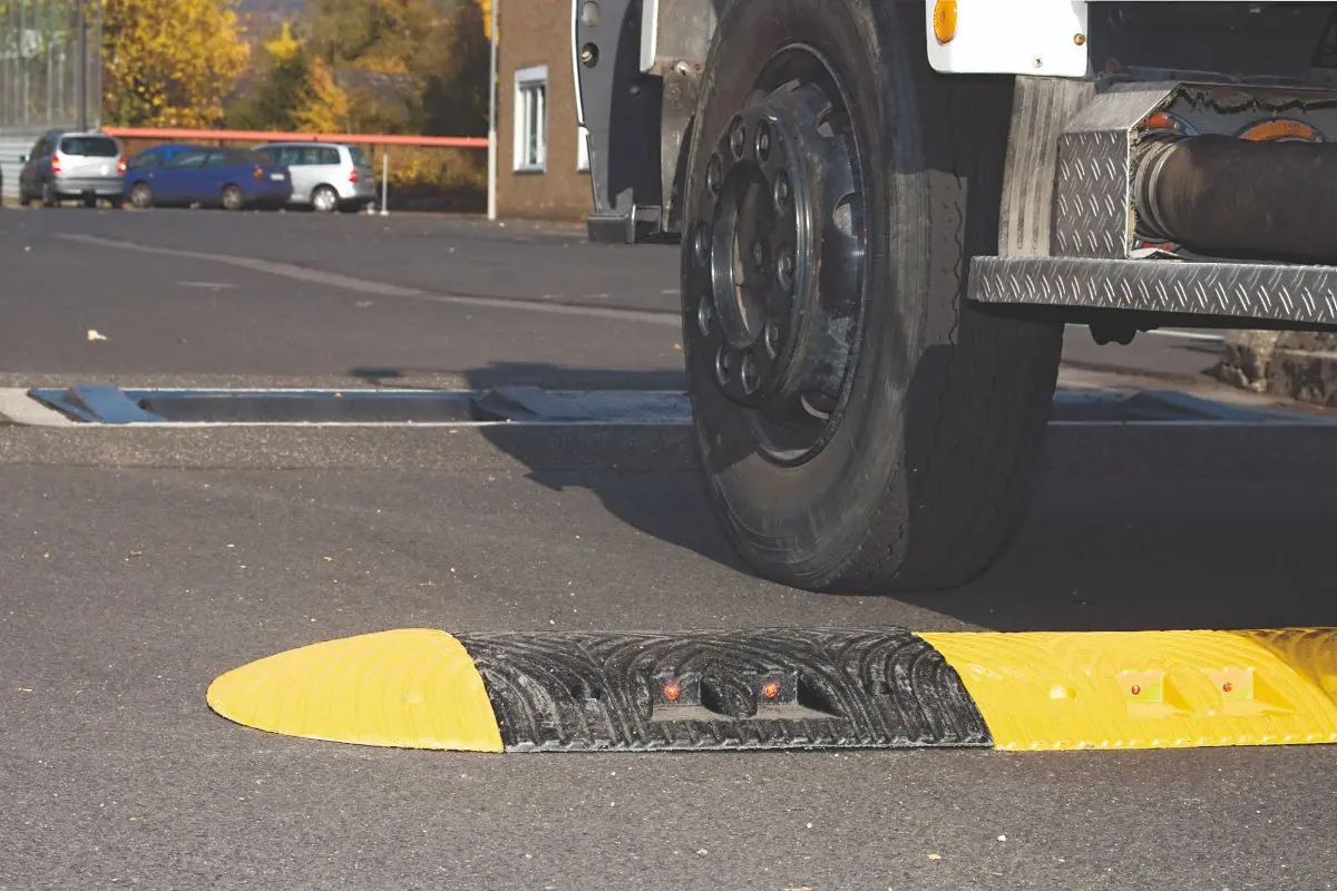 5Mph Modular Speed Bumps - 70Mm Height 1