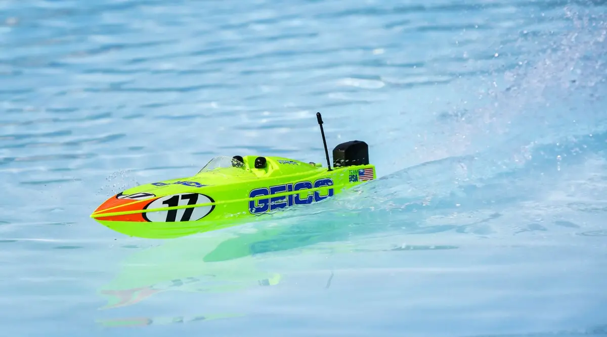 Miss Geico 17" Power Boat Racer Self-Righting Deep-V Rtr 1