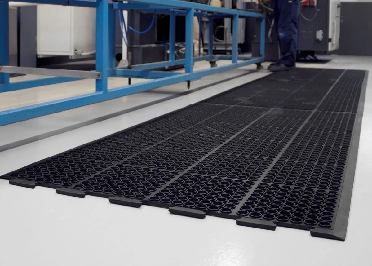 Heavy Duty Interlocking Workshop Mats 1