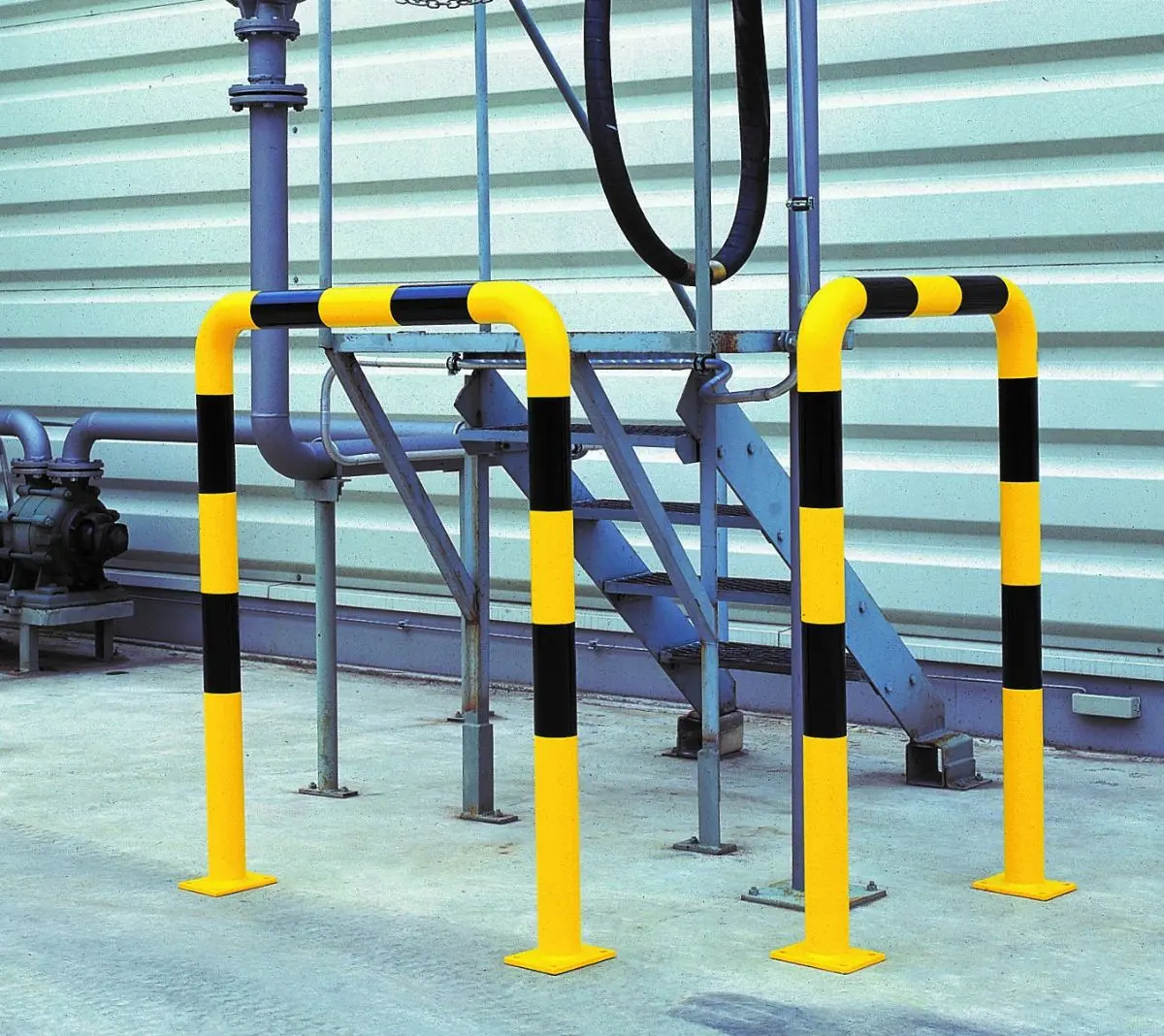 Indoor Warehouse Hoop Barriers (120Cm High) 1