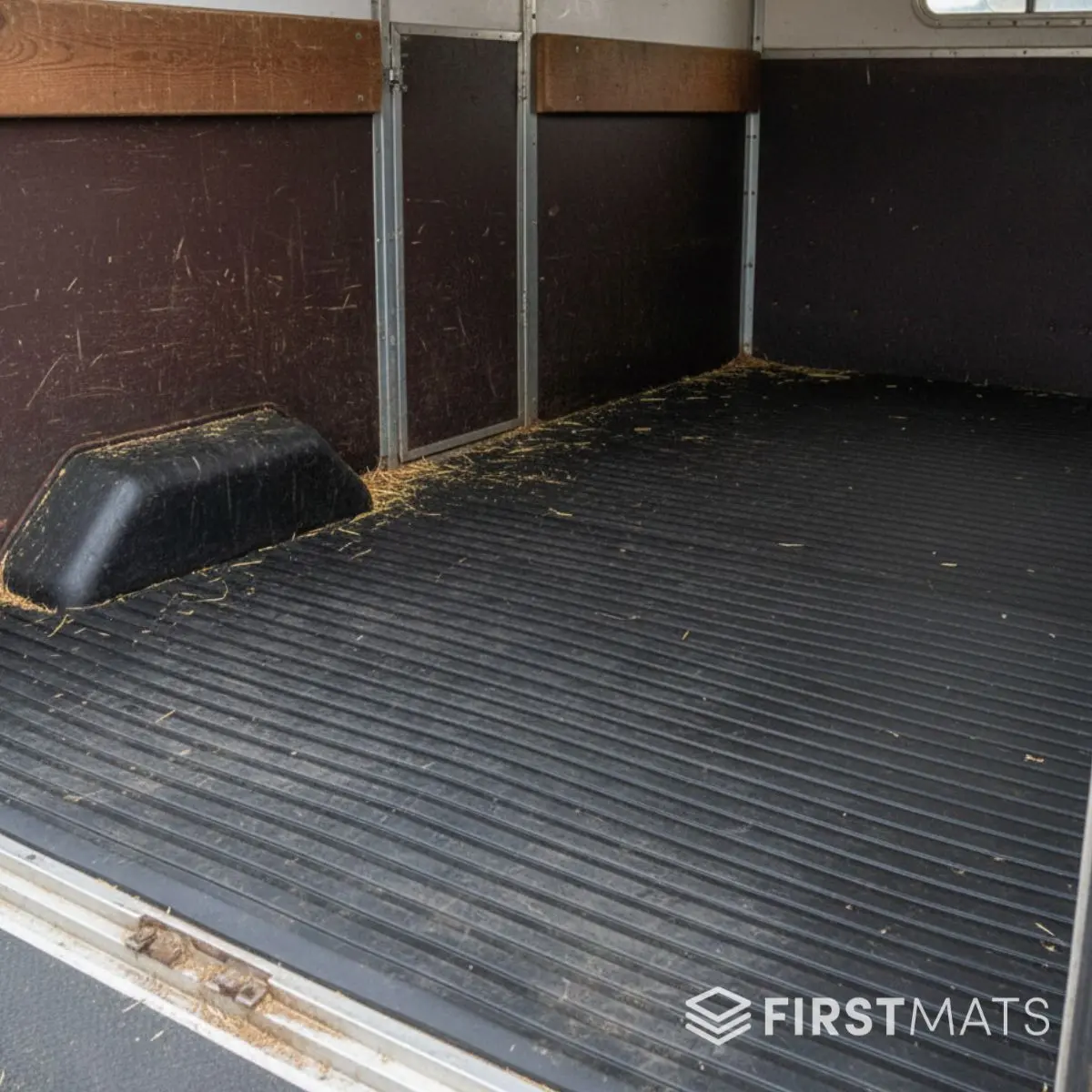 Broad Ribbed Rubber Horse Box Matting 1